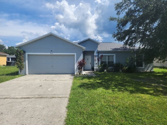 Building Photo - Very Nice cozy 3bd 2ba with a nice size back yard in Poinciana a definite must see!