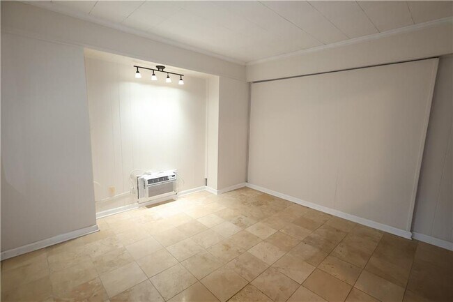 Building Photo - 1540 Alverado Way