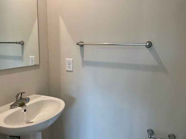 Building Photo - Gorgeous Locust Thicket Townhome