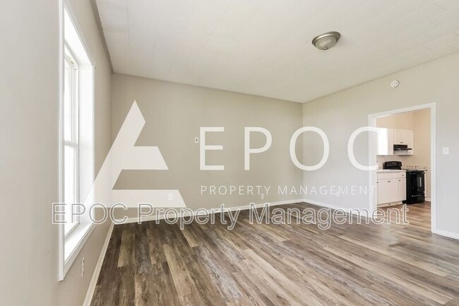 Building Photo - 402 S Flanner St
