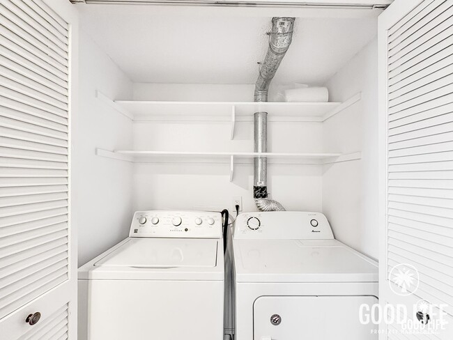 Building Photo - Move-In Ready Condo Overlooking The Height...