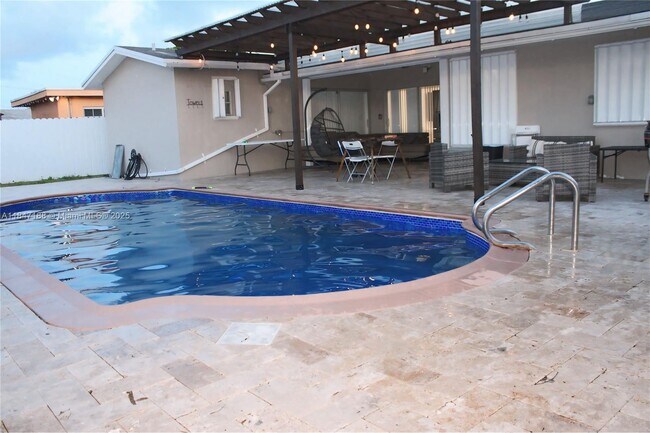 Building Photo - 8457 Sheraton Dr