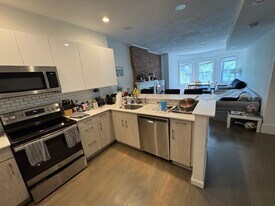 Building Photo - 1402 Beacon St