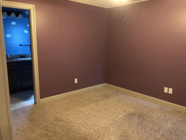 Building Photo - Modern Elegance in Valdosta: Spacious 4BR/...