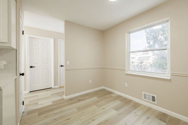 Building Photo - 14 Elm St