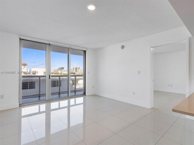 Building Photo - 9261 E Bay Harbor Dr