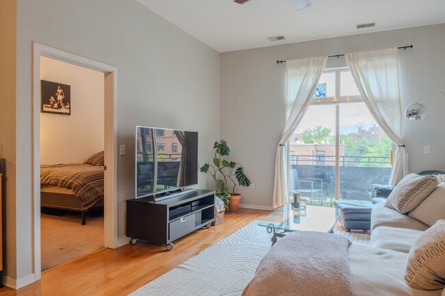Building Photo - 2915 N Clybourn Ave