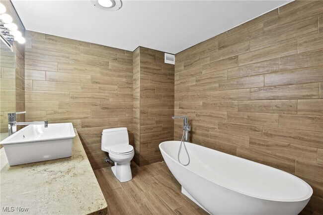 Building Photo - 12700 Lake Ave