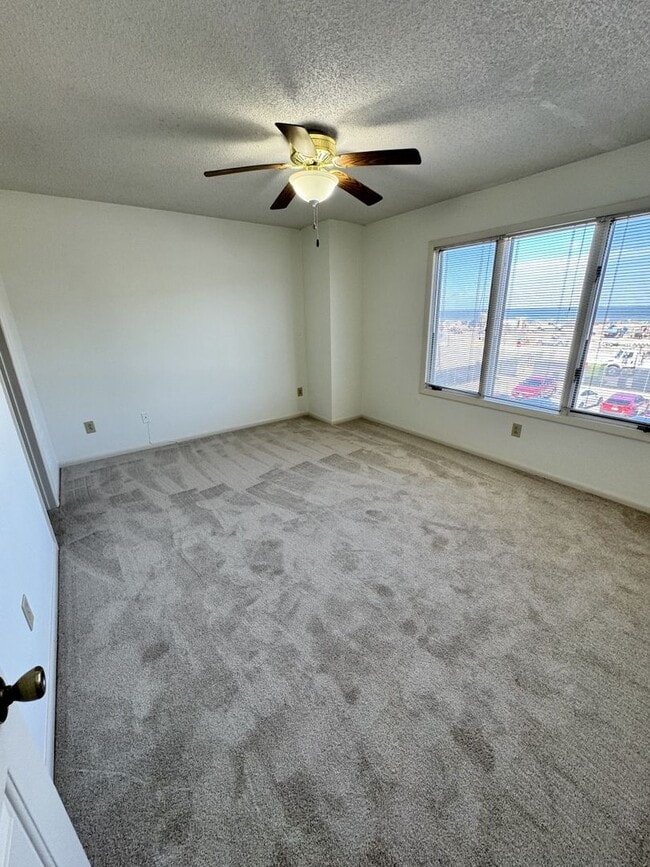 Building Photo - LYNNHAVEN SHORES - Starfish Condo