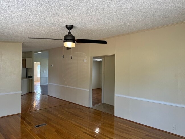 Building Photo - Three Bedroom Doublewide in Claremont