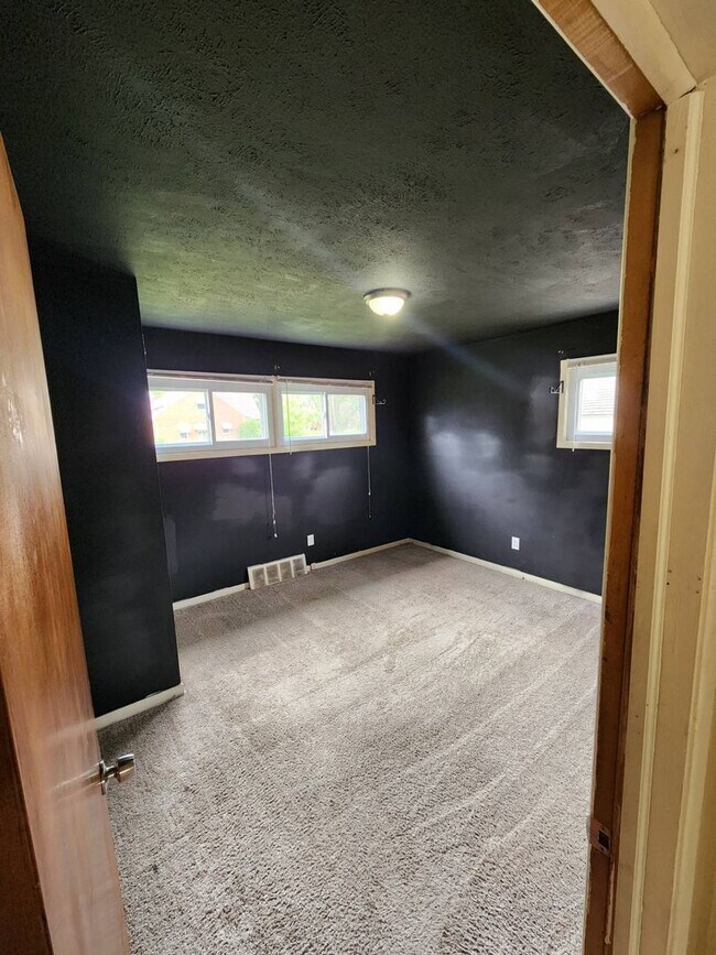 Building Photo - Move-In Special: Save $300 on This Charmin...