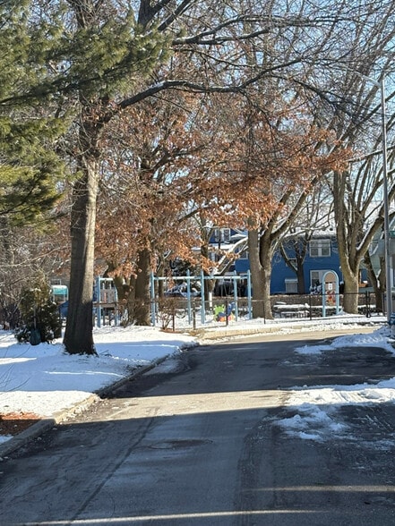 Building Photo - 8 Seagrave Rd