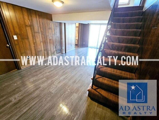 Building Photo - Spacious Duplex in Independence-Available ...