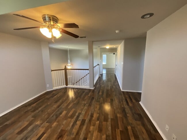 Building Photo - "Charming 3-Bed Oasis with Granite Touches & Cozy Fireplace in Cibolo!"