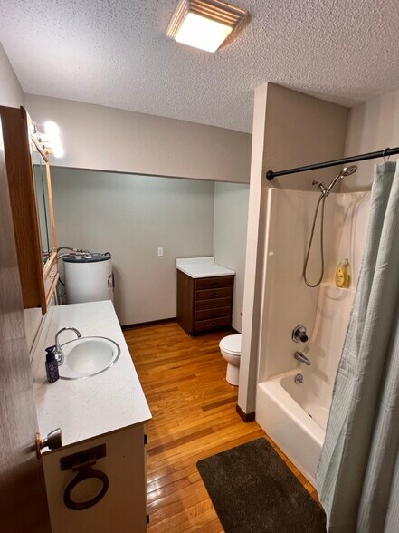 bathroom 2 - 5175 50th Ave