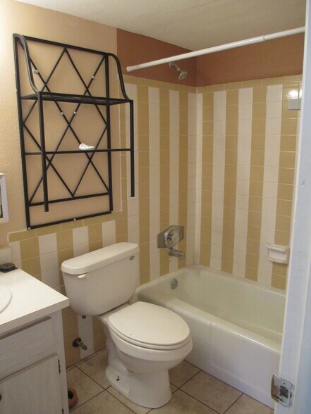 Building Photo - 1713 Dixon Blvd