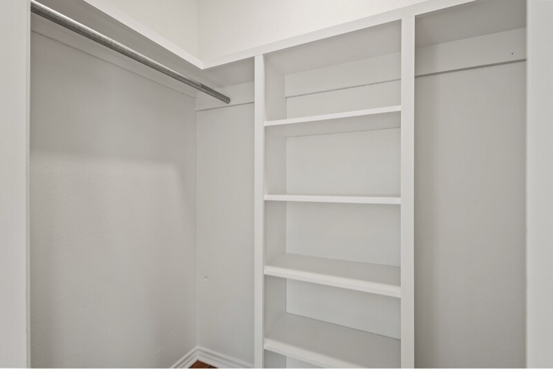 Building Photo - 170 N Meadowbrook Dr