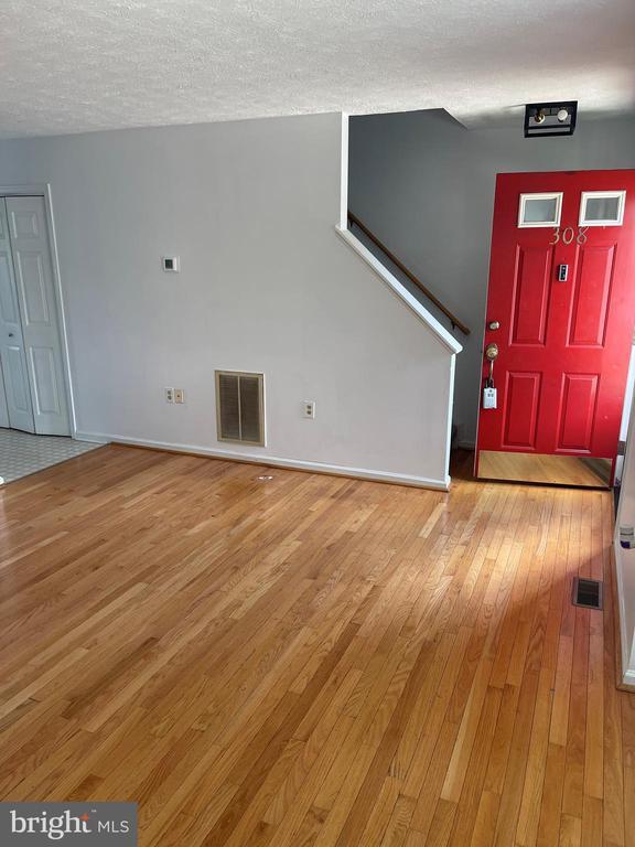 Building Photo - 308 Stratford Dr