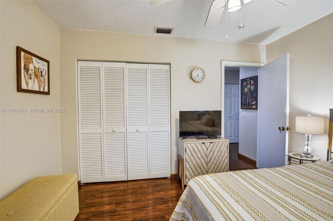 Building Photo - 1002 NW 105th Ave