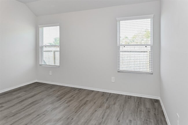 Building Photo - 21911 King Hts Ln