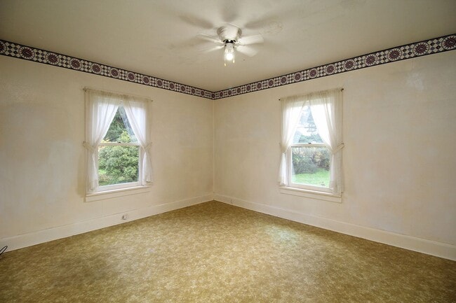 Building Photo - 19282 S Beavercreek Rd