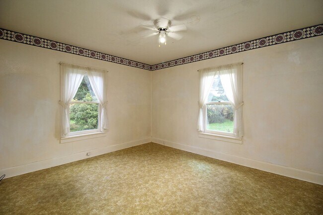 Building Photo - 3 Bed/1 Bath Craftsman Home – Oregon City