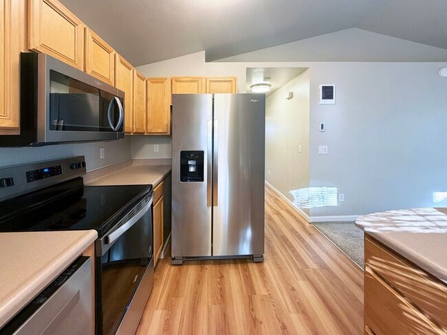 Building Photo - 573 Hanover St