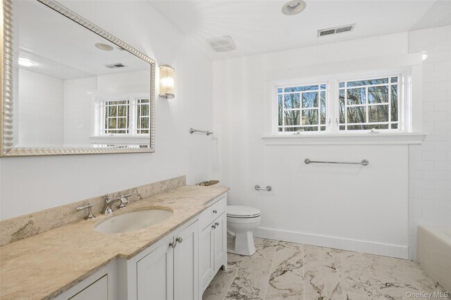 Building Photo - 16 Old Post Rd