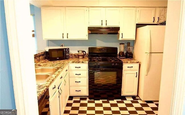 Building Photo - 852 Glynn Oaks Dr