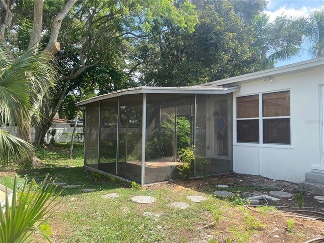 Building Photo - 8023 Country Club Rd N