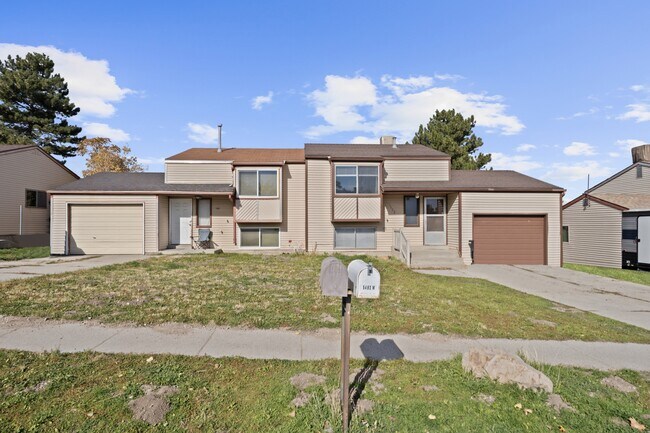 Primary Photo - 5492 Lilac Ave