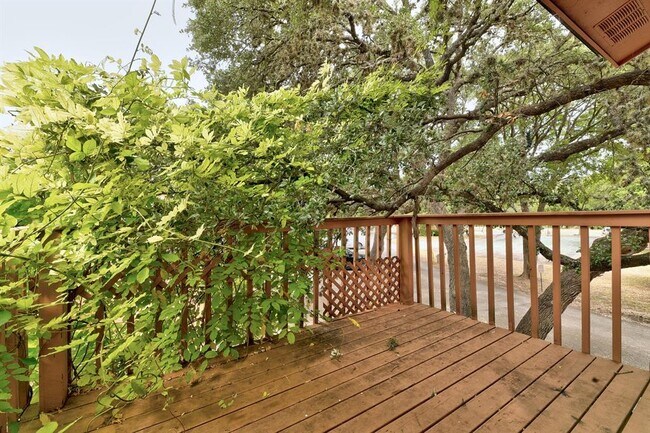 Building Photo - 10 Cypress Fairway Village