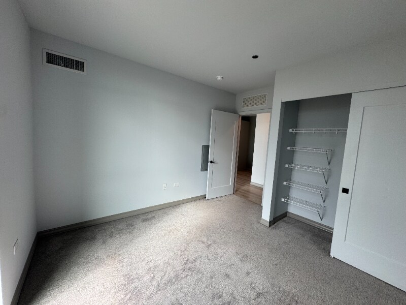 Building Photo - 2131 N Elston Ave