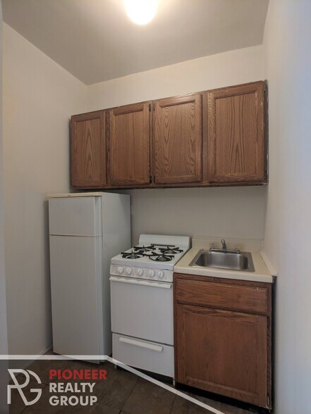 Building Photo - 2825 N Burling St