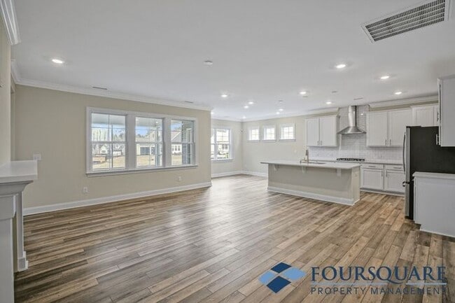 Building Photo - Charming 3-Bed Ranch Home with Modern Kitc...