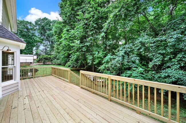 Building Photo - Beautiful Five Bed Three and Half Bath Hom...