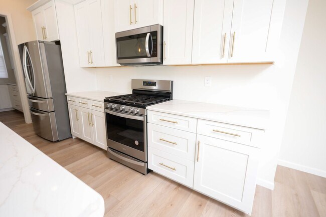 Building Photo - 245 Hollyhock Dr