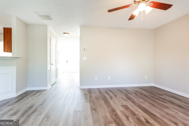 Building Photo - 210 Heaton Pl Trail