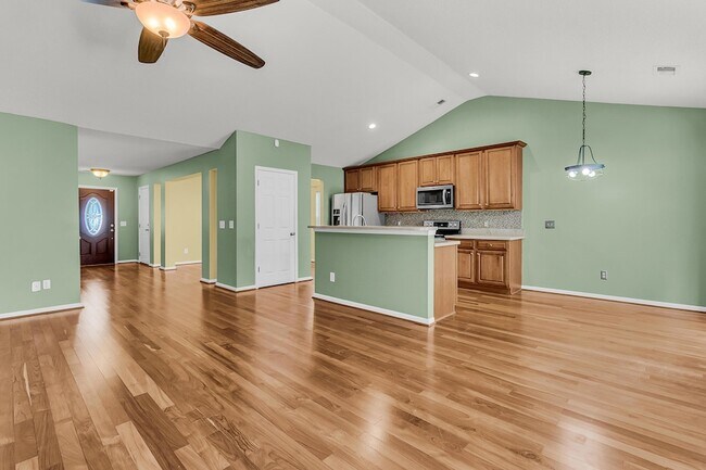 Building Photo - 124 Dovetail Cir