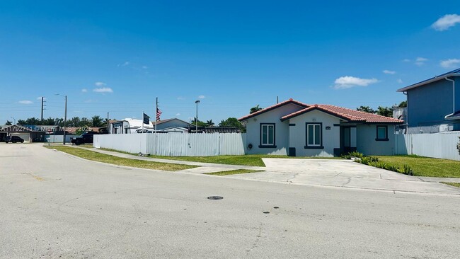Building Photo - 28104 SW 135th Ave
