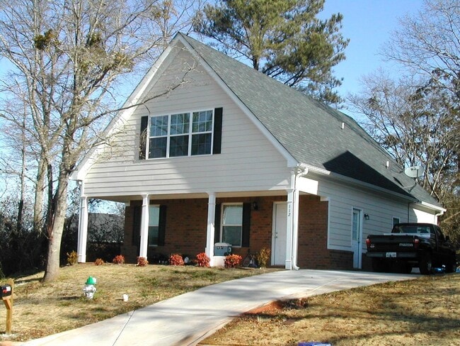 Primary Photo - 5br House Near Campus