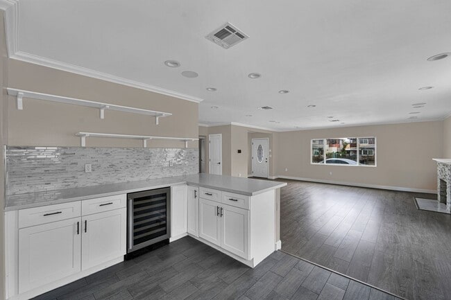 Building Photo - 7237 Tujunga Ave