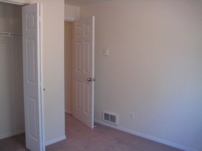 Building Photo - Great SW Bend Home Close To The Old Mill!