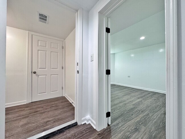 Building Photo - 3316 W Flournoy St
