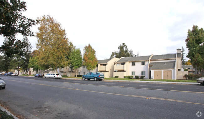 Building Photo - Moreland Apartments