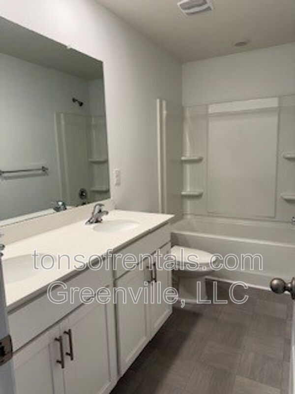 Building Photo - 304 Millen Dr