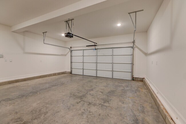 Building Photo - 1385 Harmon Ln
