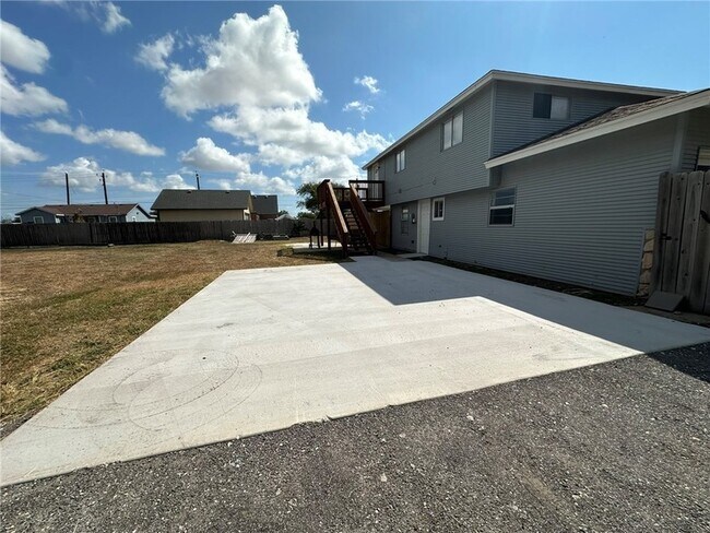 Building Photo - 201 Volpe Cir