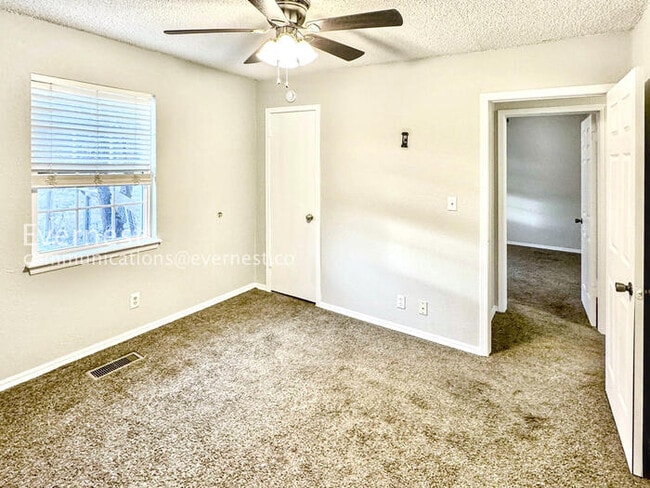 Building Photo - 1756 S Pine Ave