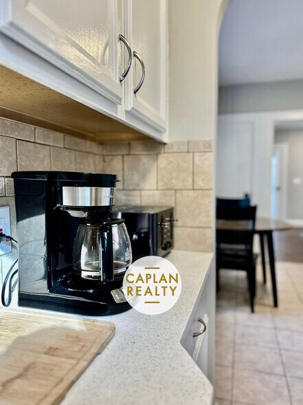 Building Photo - 86 Roydon Rd